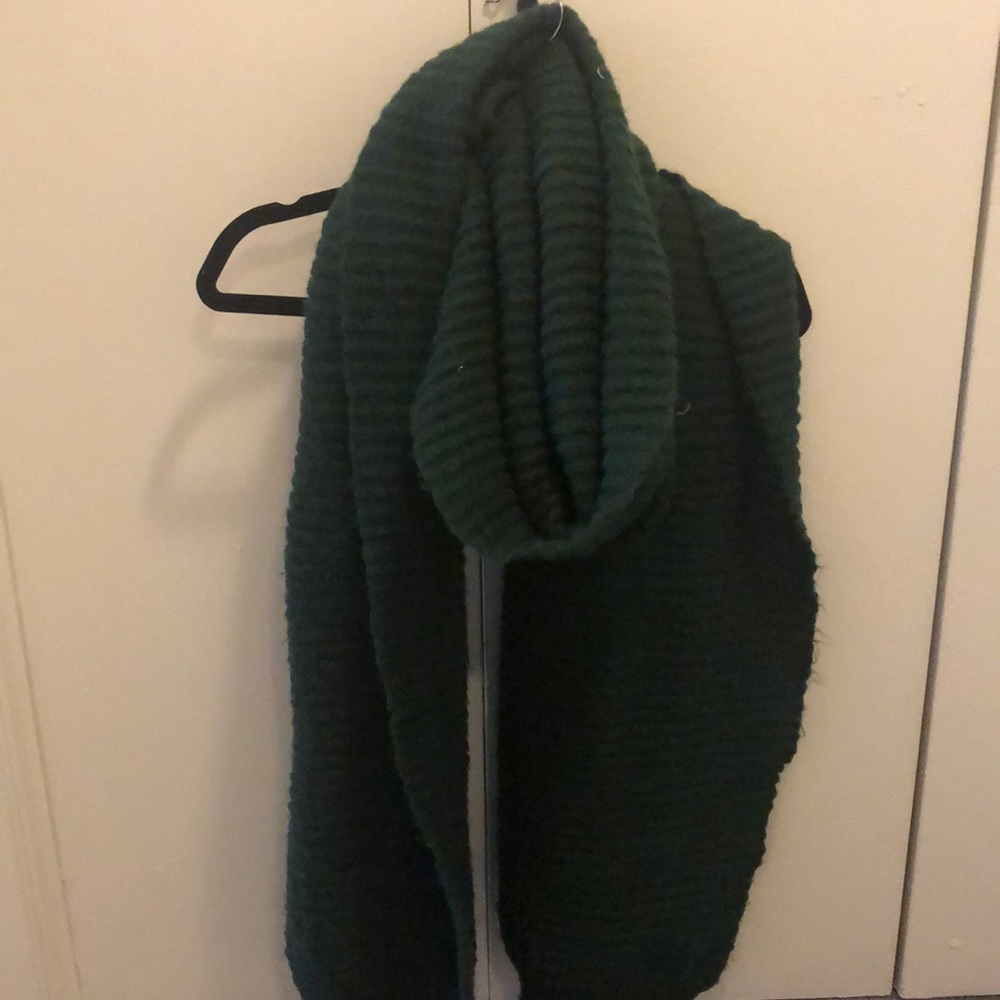 Chunky green scarf